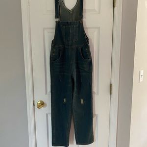 Overalls w no name but very cute.